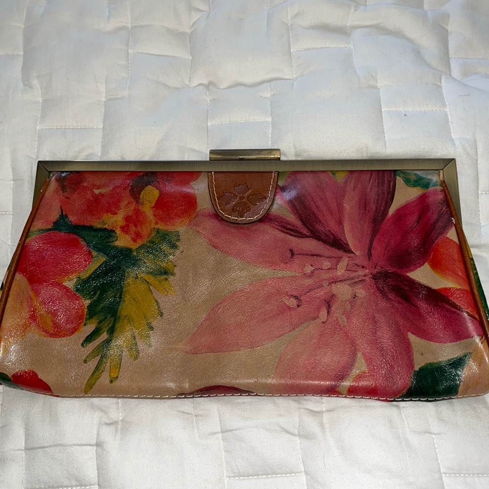 Perfect summer clutch